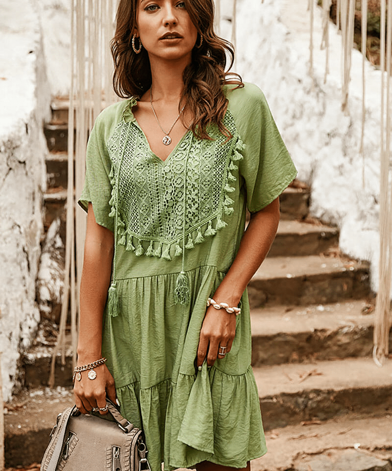 Robe Courte En Dentelle Col v