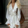 Robe Blanche Légère Col V